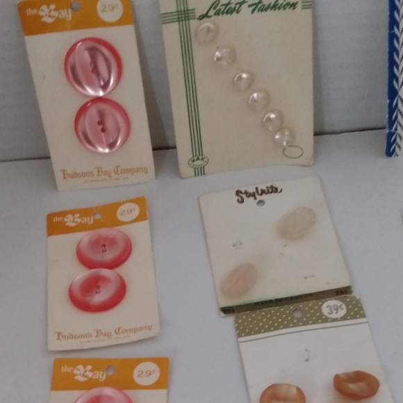 A Lot of Vintage Buttons - Picture 3 of 5